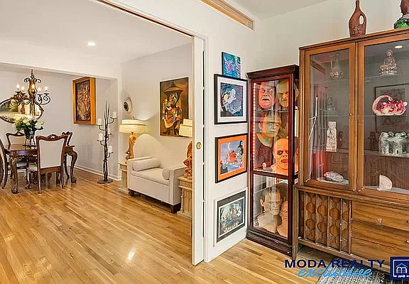 4th image of 3210 Arlington Ave APT 4K