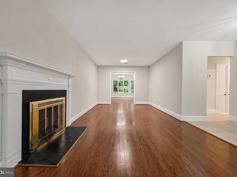 8023 Washington Ave — Photo 6