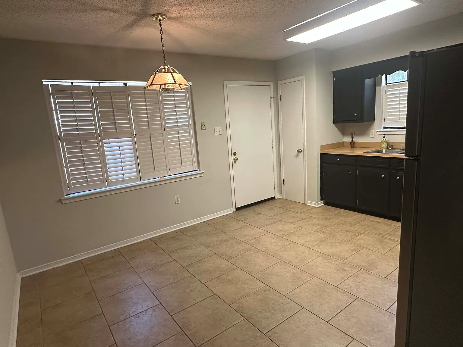 3 bed, 1.5 bath, 1151 sqft, $1,425 — Photo 3