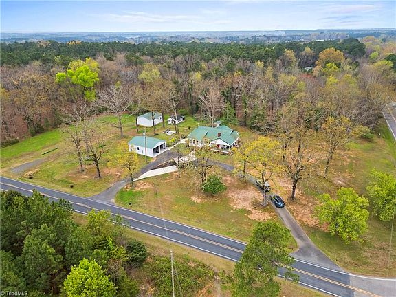 2nd image of 1821 Martin Rd