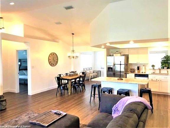 3rd image of 107 Lakefront Ct NE