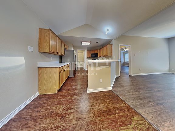 5th image of 300 Bryant Ln