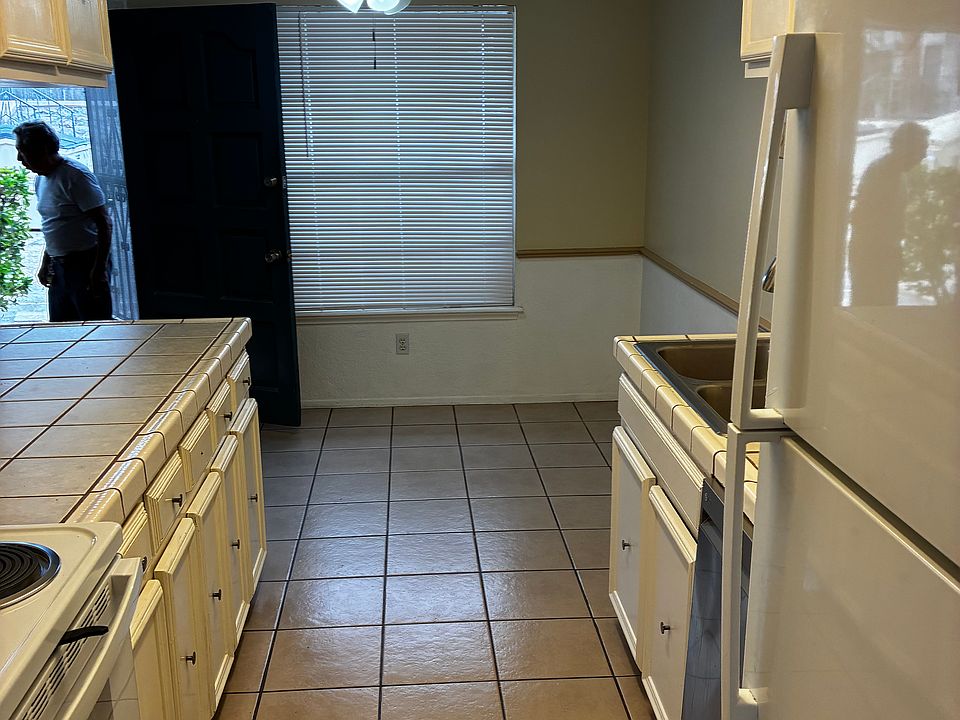 1st image of 6700 Escondido Dr