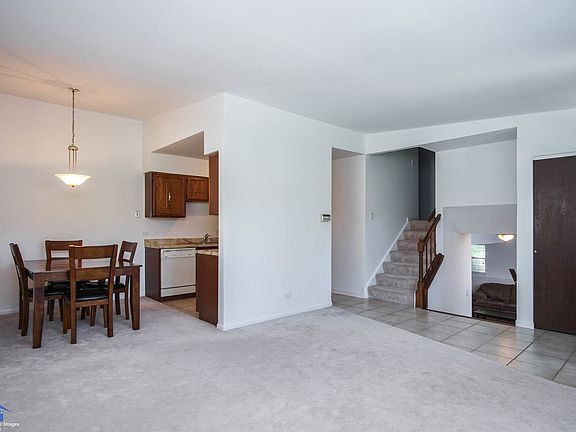 5th image of 8 Fernwood Ct #1