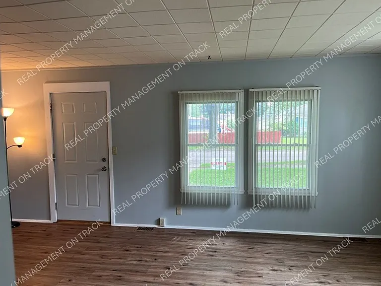 2823 Garfield Dr — Photo 3