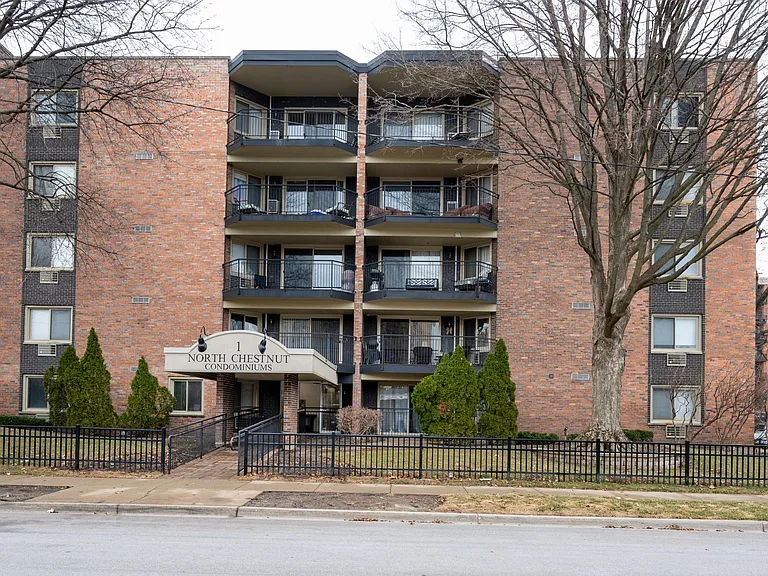 1 N Chestnut Ave #4D — Photo 2
