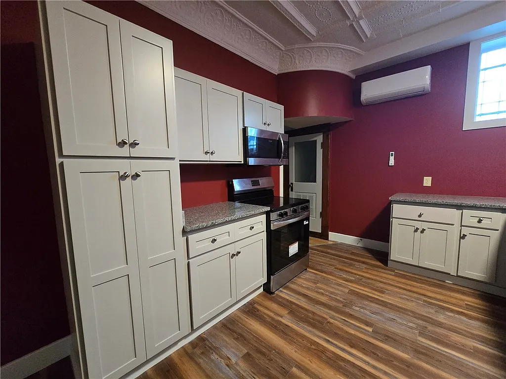 Building Photo - 27 E Main St #207