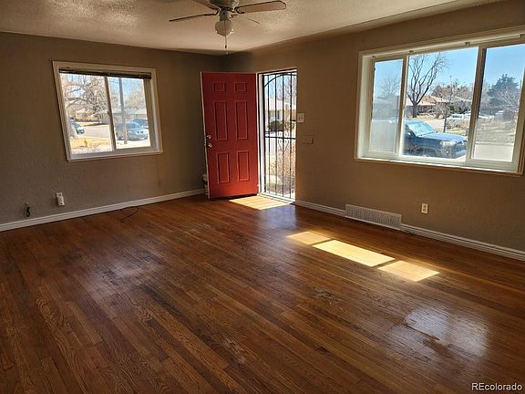 3rd image of 5455 E 36th Avenue