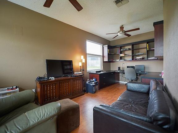 3rd image of 1475 Canal Cross Ct