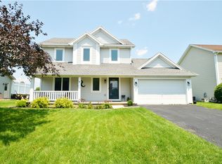 5762 Oatfield Dr, Farmington, NY