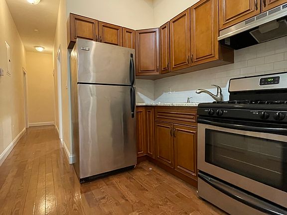 4th image of 305 W 139th St APT 2