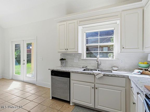3rd image of 122 Prescott Rdg