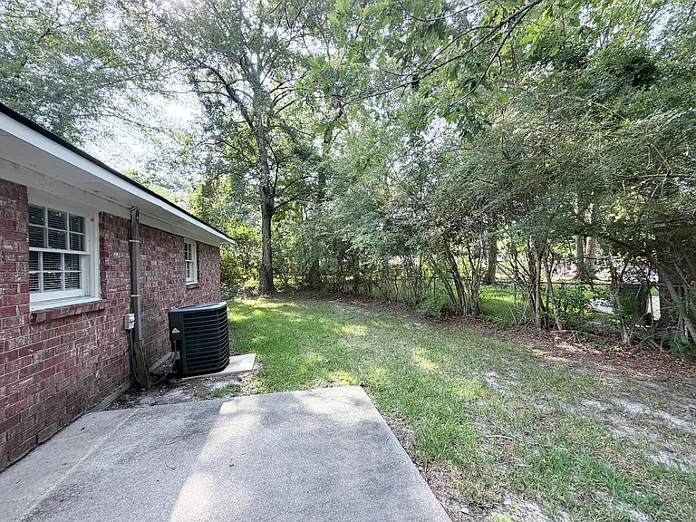 Elliott Dr — Photo 19
