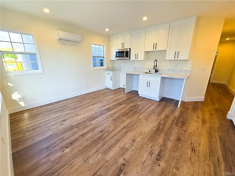 1920 W 52nd St #1920 — Photo 2