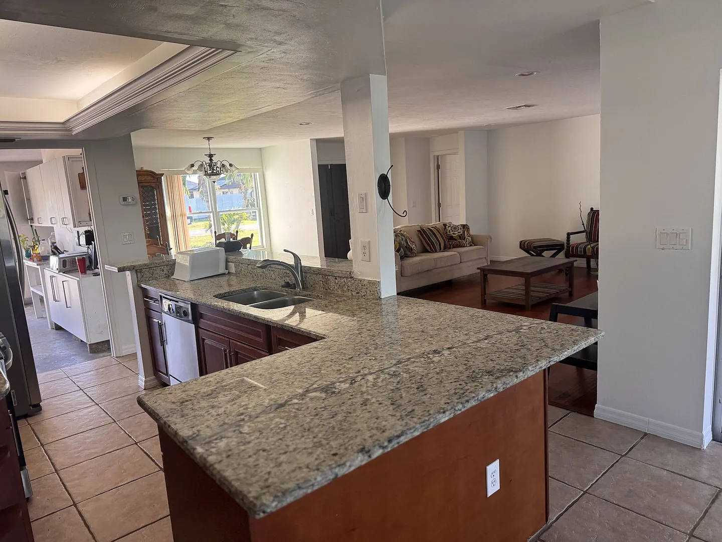 Beautiful 3 Bedroom Priced to Rent — Photo 3