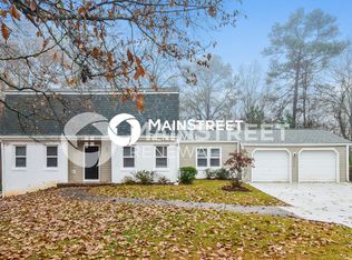 6112 Lakeshore Dr SE, Mableton, GA 30126