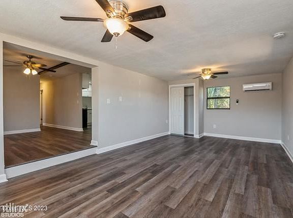 5th image of 410R Balsam Ave