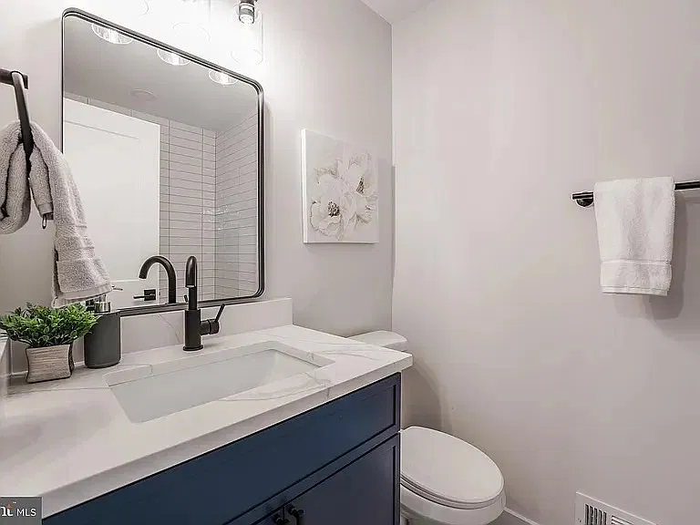 4 bed, 3.5 bath, 2310 sqft, $3,500 — Photo 2