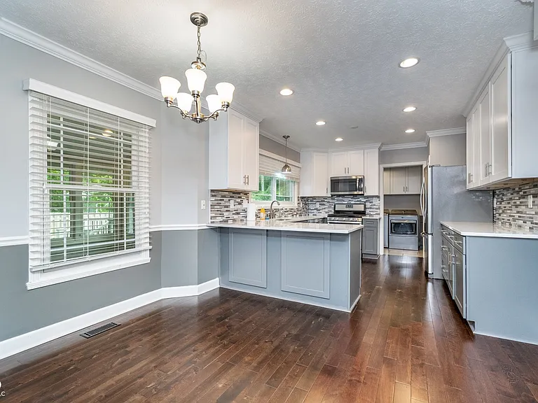13738 Roswell Dr — Photo 9