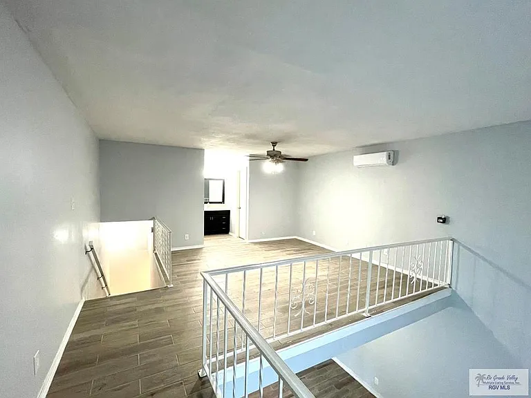 806-2 Continental Cir — Photo 13