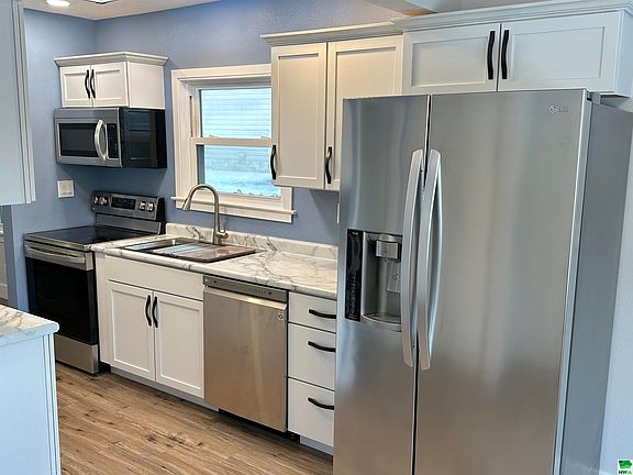 2nd image of 3321 Virginia St