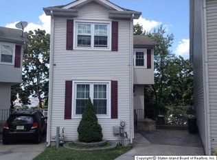 120 Northview Ct, Staten Island, NY 10301