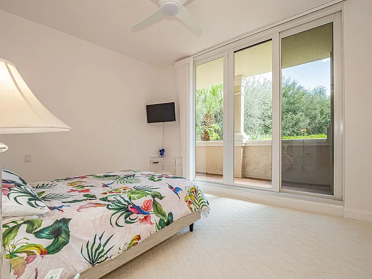 801 N Swim Club Dr #2B — Photo 40