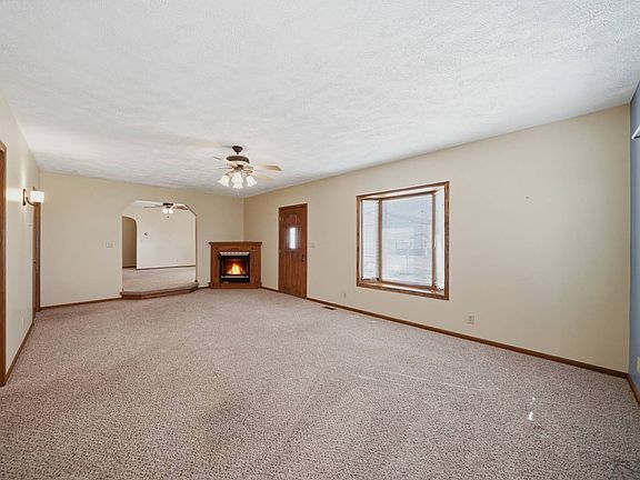 2nd image of 14200 W Dld Rd