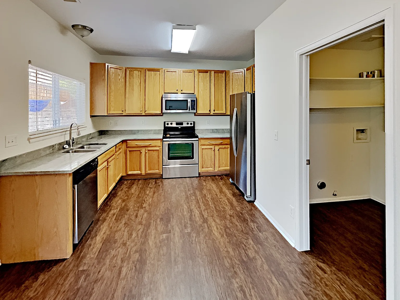 3 bed, 2.5 bath, 1495 sqft, $3,000 — Photo 3