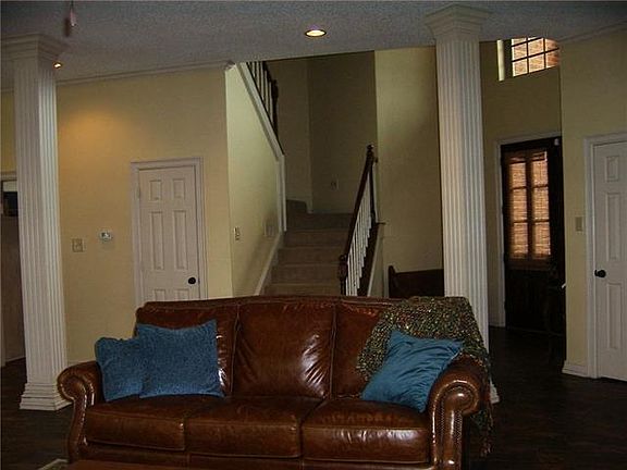 2nd image of 3206 Bluffview Dr