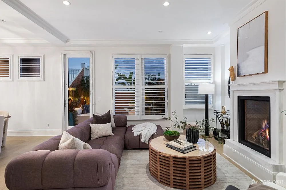 Luxury Top Floor Turn Key Condo for Rent — Photo 2