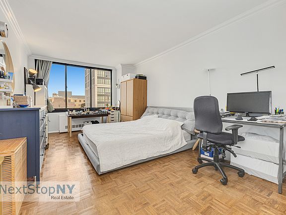 5th image of 215 W 95th St APT 15F