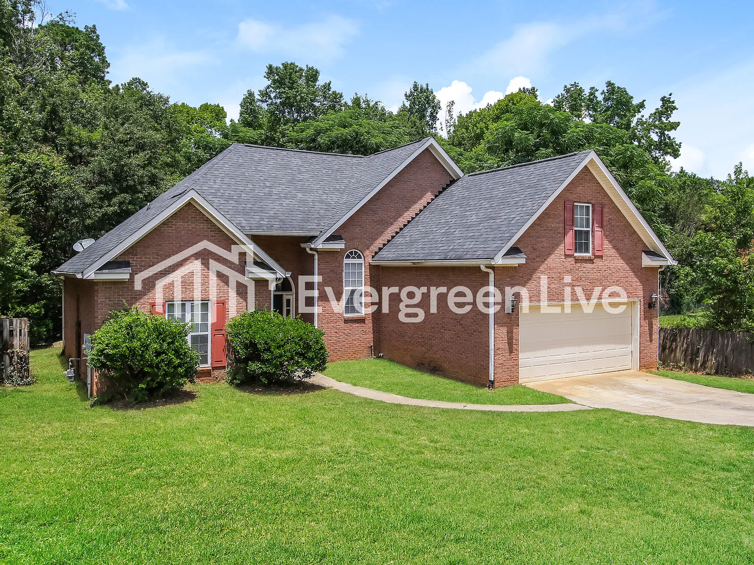 4 bed, 2.5 bath, 2250 sqft, $1,945 — Photo 2
