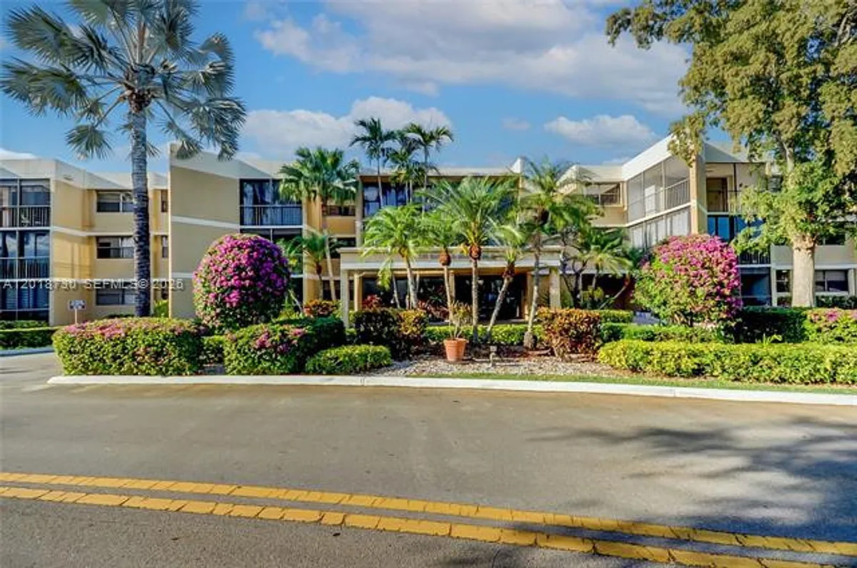 Building Photo - 16175 Golf Club Rd #113