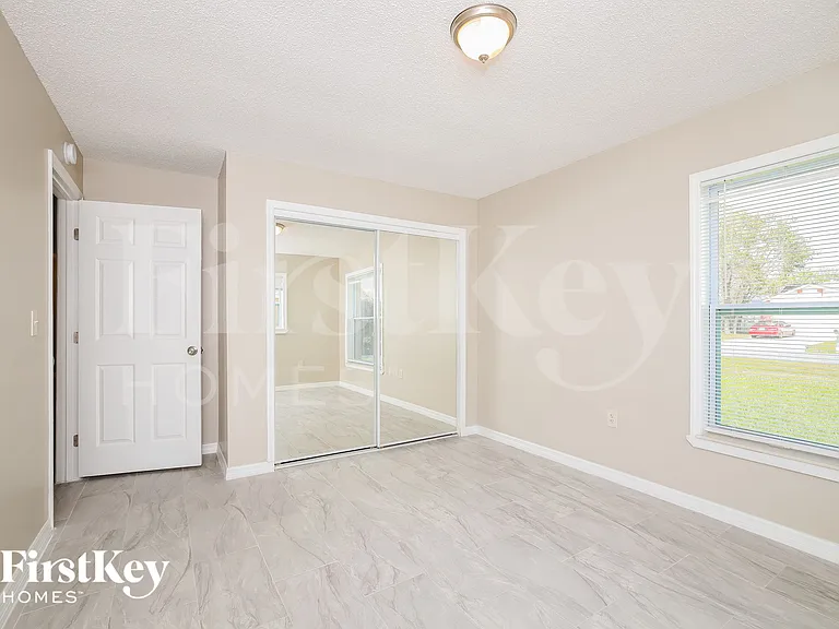 724 Dromedary Dr — Photo 10