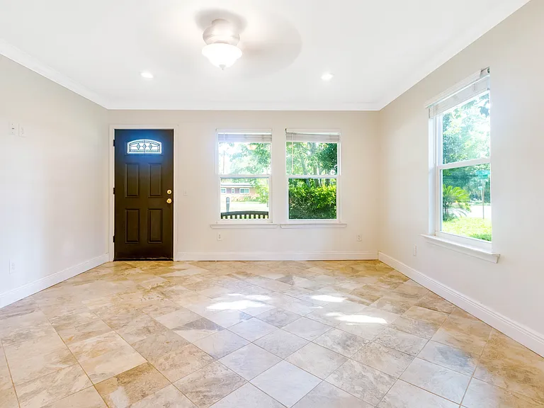 308 Hollywood Blvd SE — Photo 5