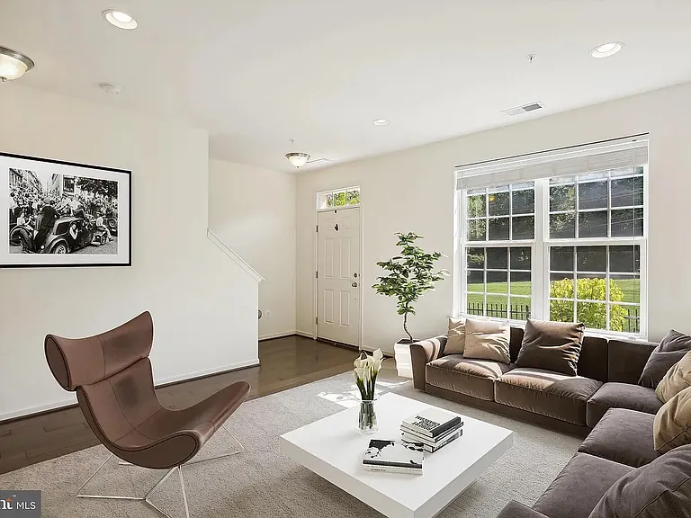 18320 Woodhouse Ln — Photo 3