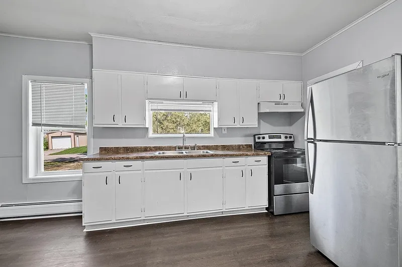 2 bed, 1.0 bath, $999 — Photo 2