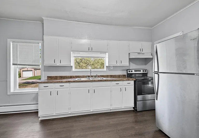 111 Center St — Photo 2
