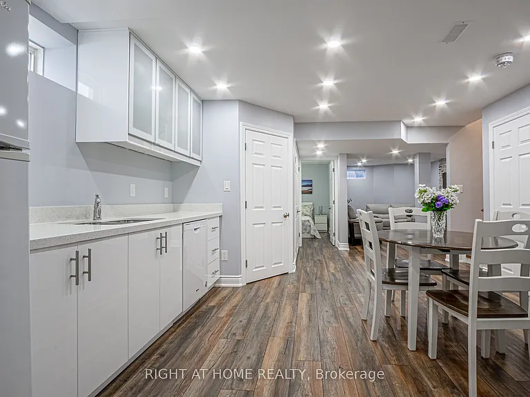 557 Settlers Rd W — Photo 25