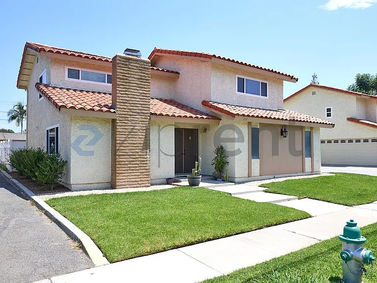 213 E Acacia St #A — Photo 25