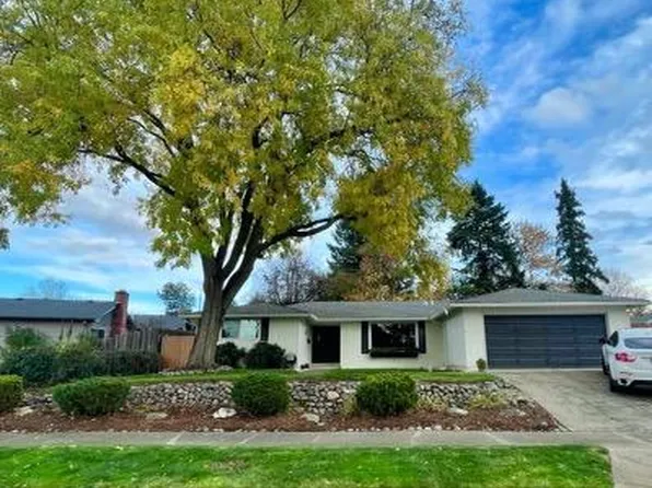 2948 Comice Dr, Medford, OR 97504