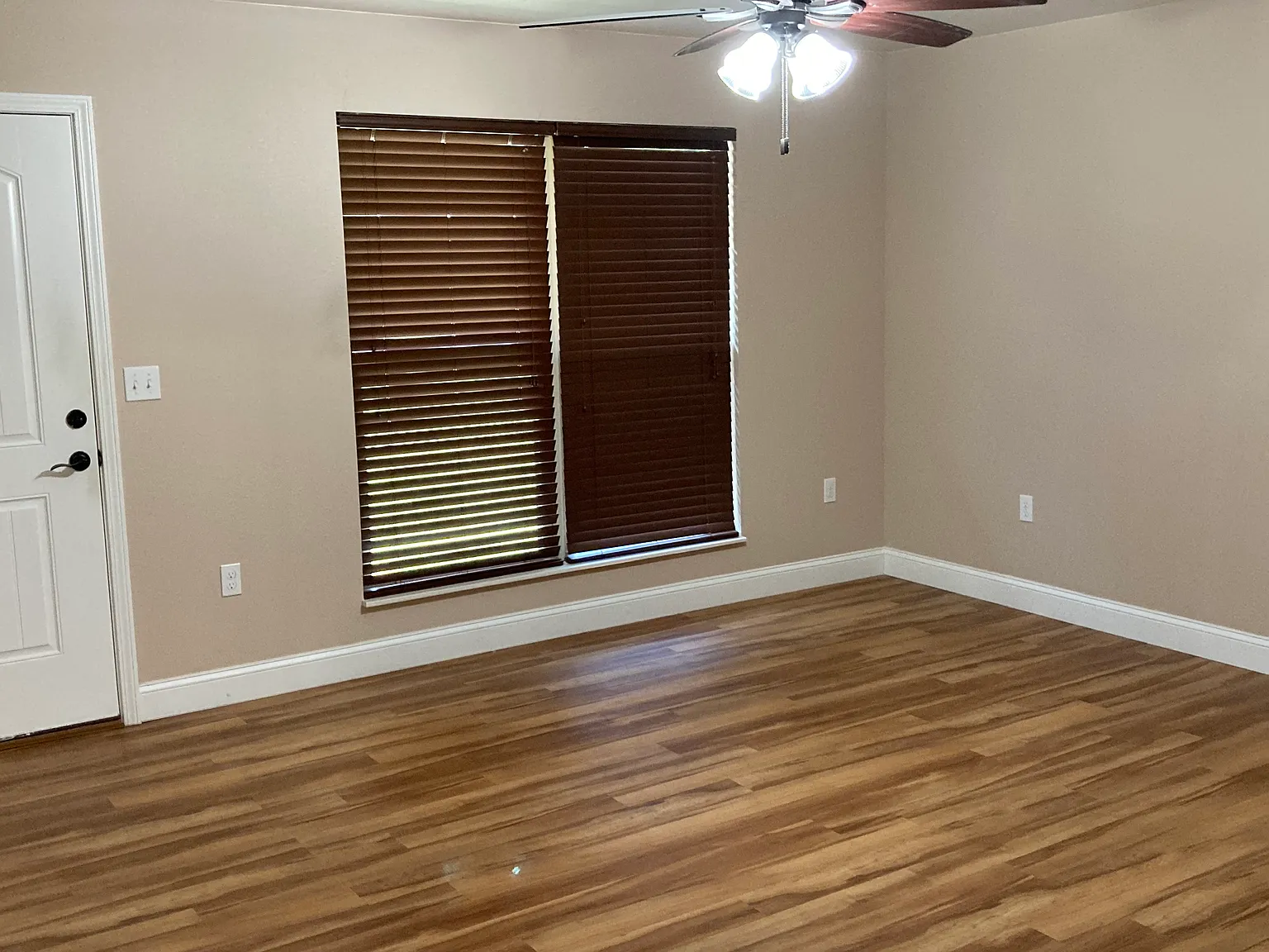 3 bed, 1600 sqft, $2,350 — Photo 2