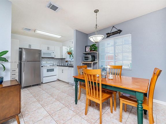 4th image of 18752 SW 100th Ave #18752