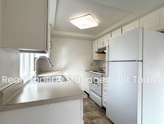 4th image of 4024 S Lawrence St APT A