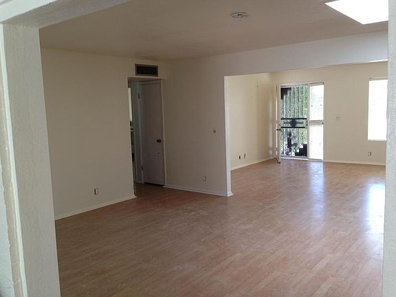 3rd image of 4742 E Catalina Ave