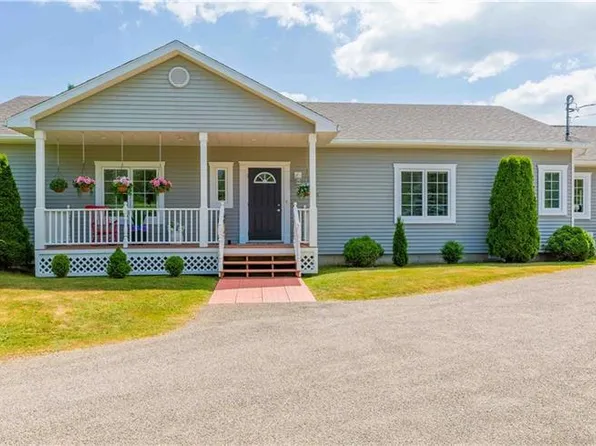 703 Bayview Dr, Saint Andrews, NB E5B 2N2