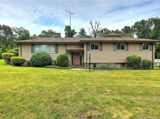 255 Oak Ridge Rd, Stratford, CT 06614