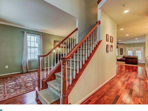5th image of 813 Agnes Ave