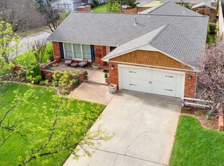 1300 Sherwood Ln, Nichols Hills, OK 73116